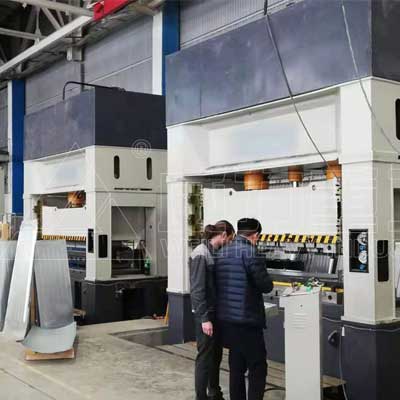 800噸伺服框架液壓機(jī)_洗衣機(jī)車(chē)殼擋板沖壓拉伸成