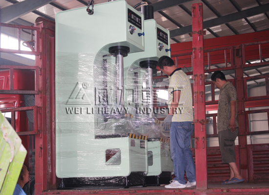 液壓機(jī)廠家訂購(gòu)6臺(tái)單臂液壓機(jī)發(fā)貨