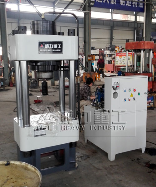 200噸二梁四柱液壓機(jī)臺面600x600