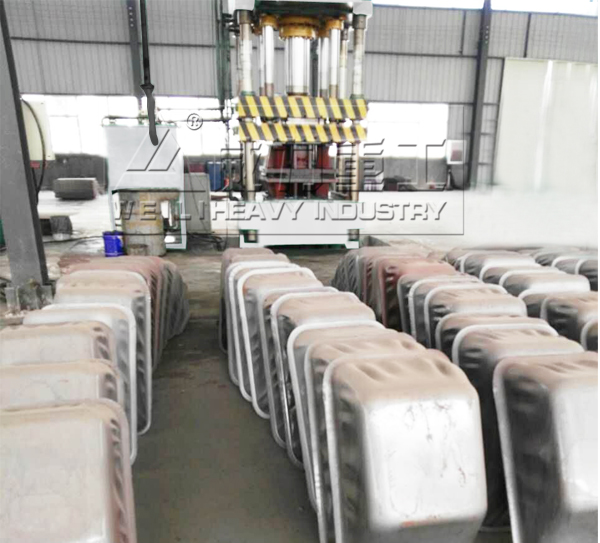 雙動薄板拉伸四梁四柱液壓機(jī)制造灰斗車