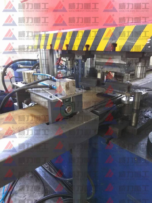 自動(dòng)化生產(chǎn)線使用中