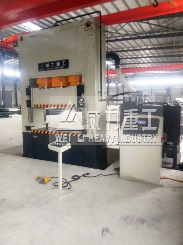 1000噸框架式拉伸液壓機(jī)客戶使用現(xiàn)場(chǎng)1