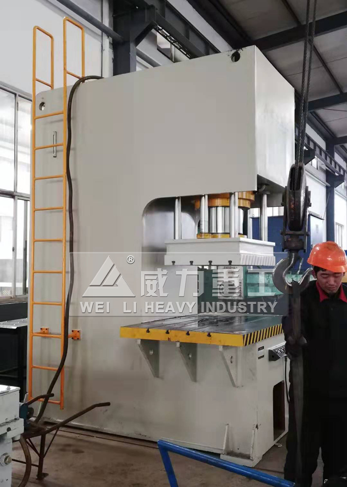 400噸單柱液壓機(jī)客戶(hù)實(shí)景1