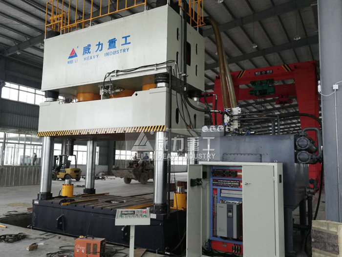 2000噸液壓機客戶使用現(xiàn)場