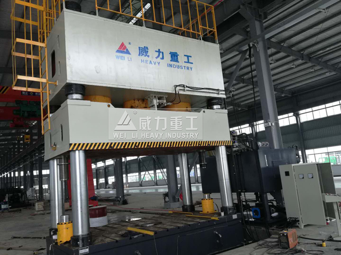 2000噸化糞池液壓機細節(jié)展示