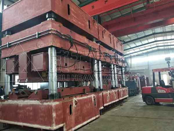 三機(jī)聯(lián)動(dòng)液壓機(jī)