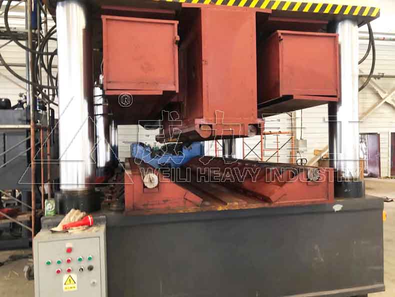 沖壓加工生產(chǎn)現(xiàn)場(chǎng)圖