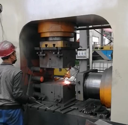 接叉萬向節(jié)鍛造液壓機(jī)