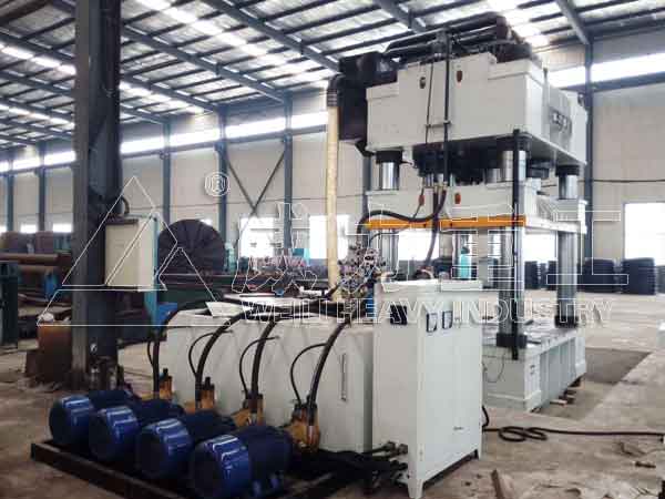 2000噸四柱液壓機(jī)客戶(hù)安裝現(xiàn)場(chǎng)