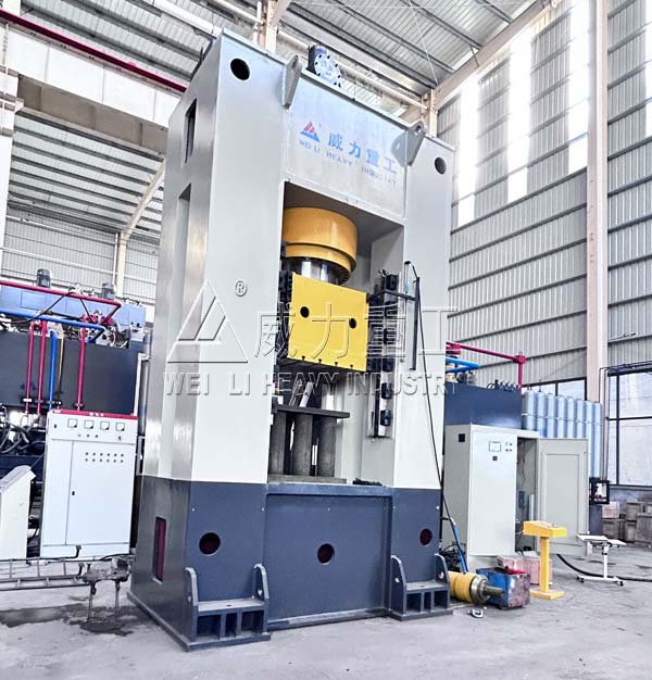 1600噸萬(wàn)向節(jié)十字軸鍛造液液壓機(jī)