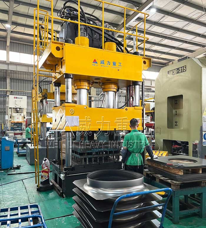 400噸四柱液壓墊拉伸液壓機(jī)(汽車(chē)配件、不銹鋼殼